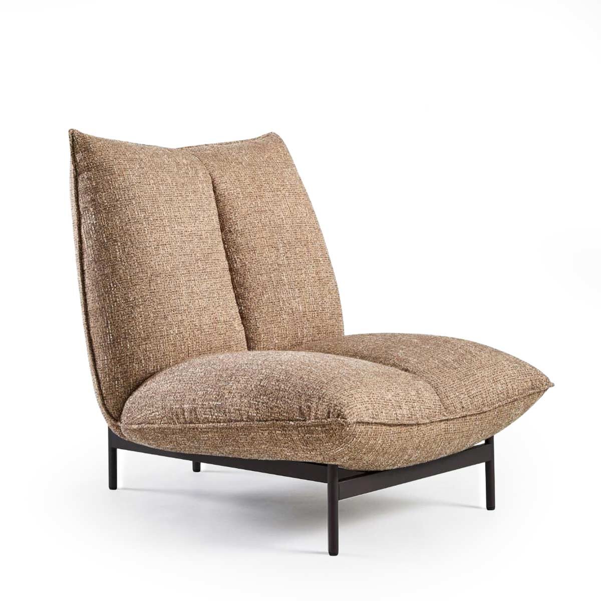 כורסה נמוכה דגם מלאניה בבד ארוג חום עם בסיס מתכת כהה